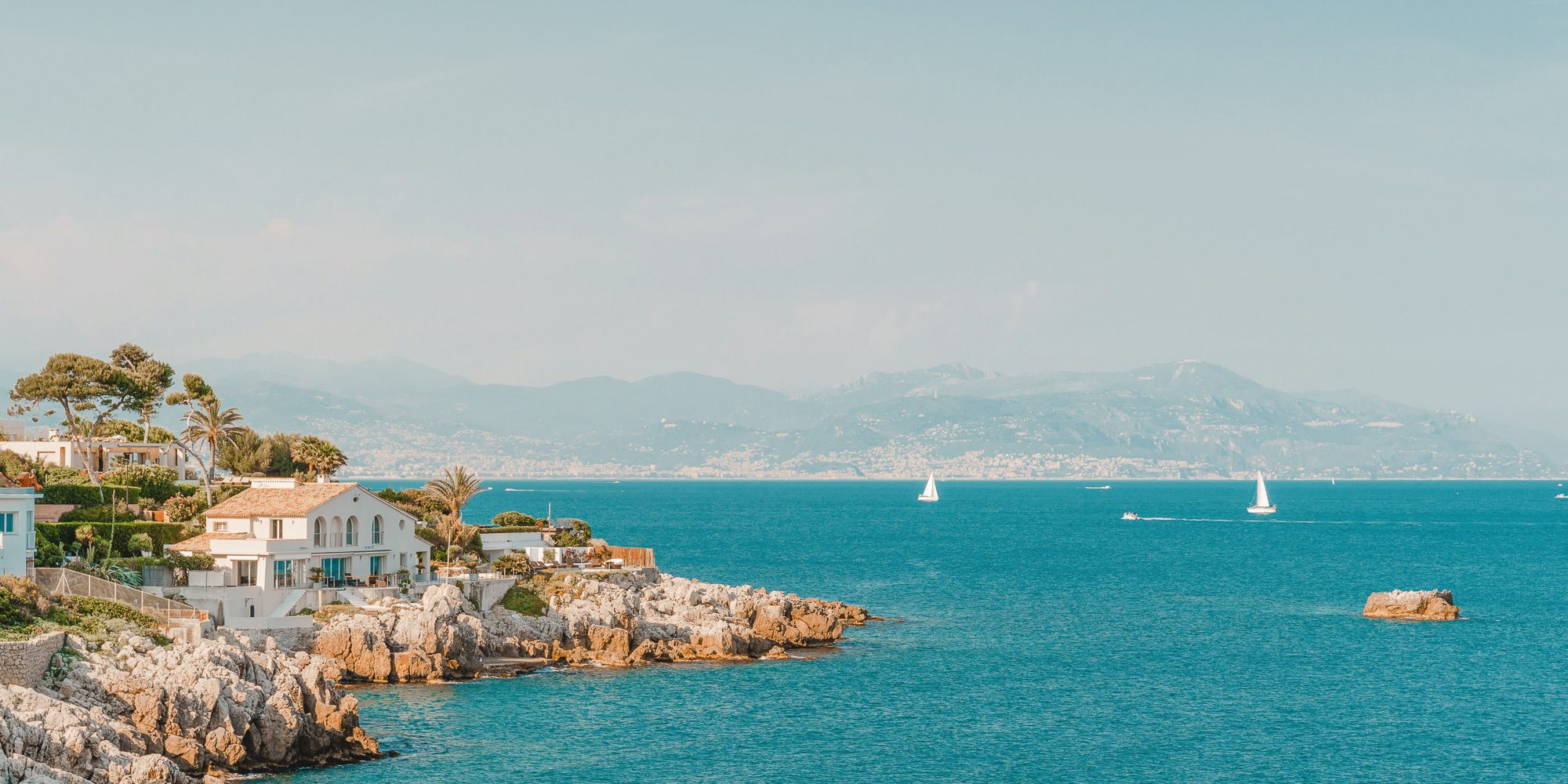 Coastline of Cap d'Antibes in summer.jpg